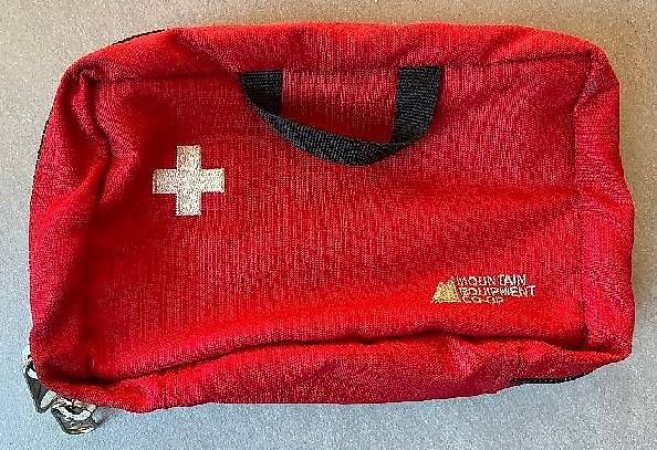 Kit di pronto soccorso: Trousse de 1e secours – Usato da Champlan venduto da Raspille