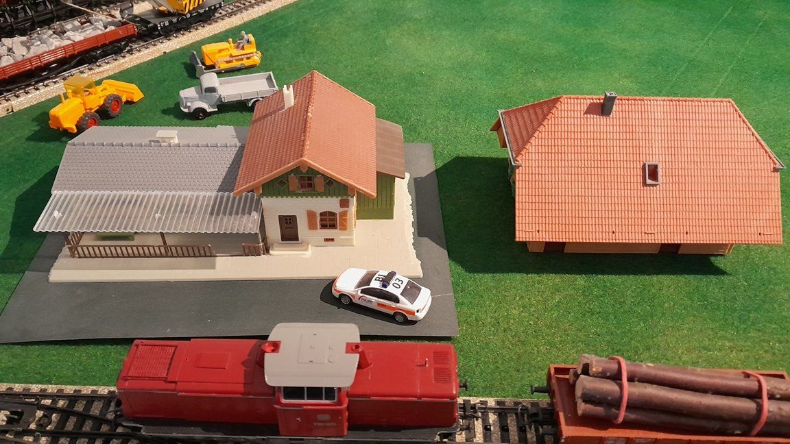 Märklin Modellini di ferrovie: Eisenbahnanlage Märklin H0 – Usato da Böckten venduto da Glevum 3