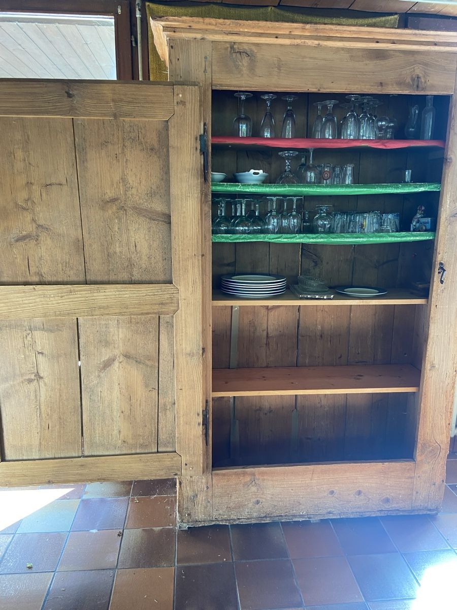 Armadi: Armoire ancienne bois brut – Usato da Bevaix venduto da car_fyw5 1