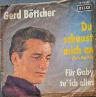Vinyl Single Gerd Böttcher - du schaust mich an (She's Not Y