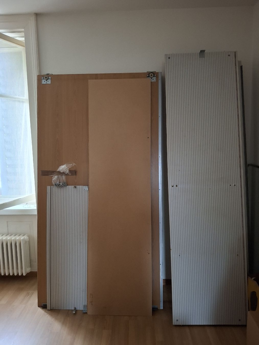 Armadi: Kleiderschrank mit Schwebetüren – Usato da Zürich venduto da wildflower26 6
