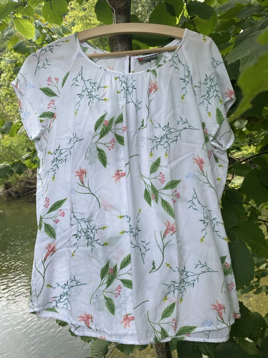 T-shirt: Lockeres luftiges Shirt Größe 40 – Usato da Scuol venduto da frosch85