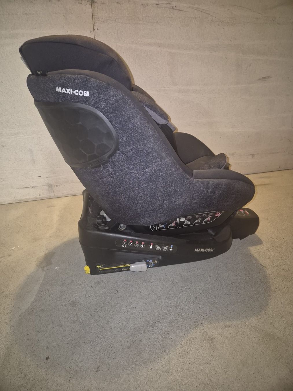 Maxi-Cosi Seggiolini per auto: Maxi-Cosi Kindersitz drehbar – Usato da Saland venduto da Swiss_Lady95 3