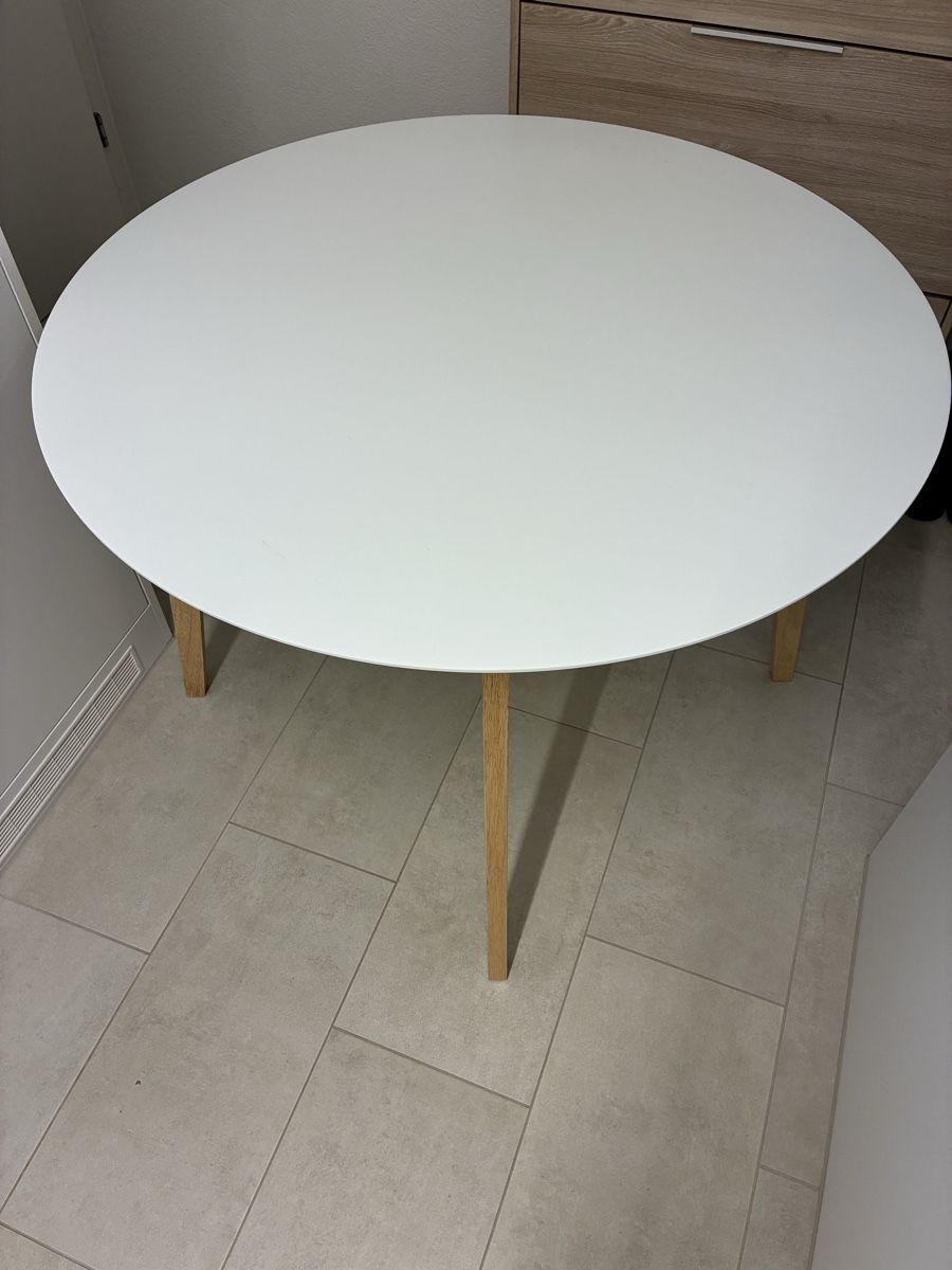 Tische: Weißer runder Tisch 105cm – Gebraucht aus Thalwil von vau_9tqb