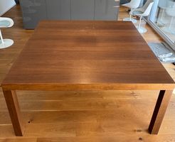 Massiver Holz-Esstisch