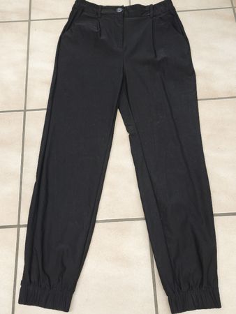 Damen Stoffhose schwarz mit Bündchen Grösse S neuwertig