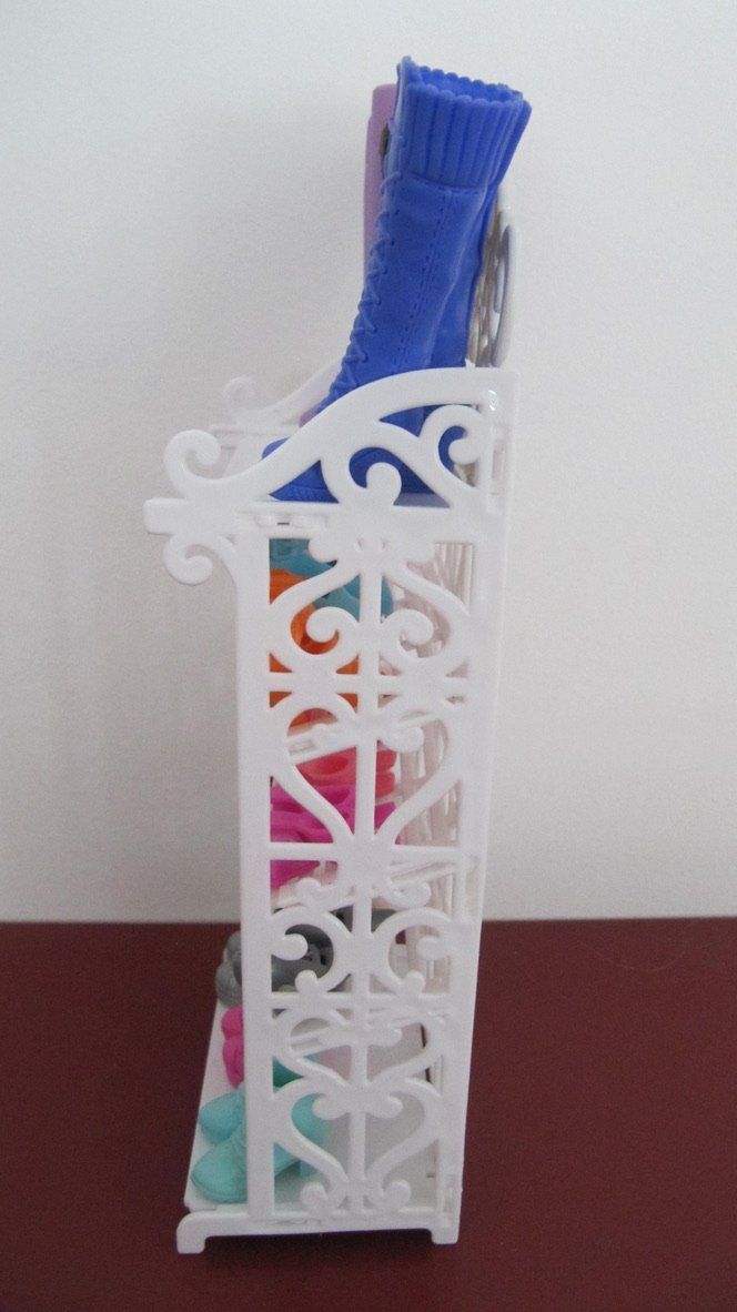 Bambole: Barbieschuhe Set mit Regal, verschiedene Paare – Usato da Brunnen venduto da Kiwiland1 7