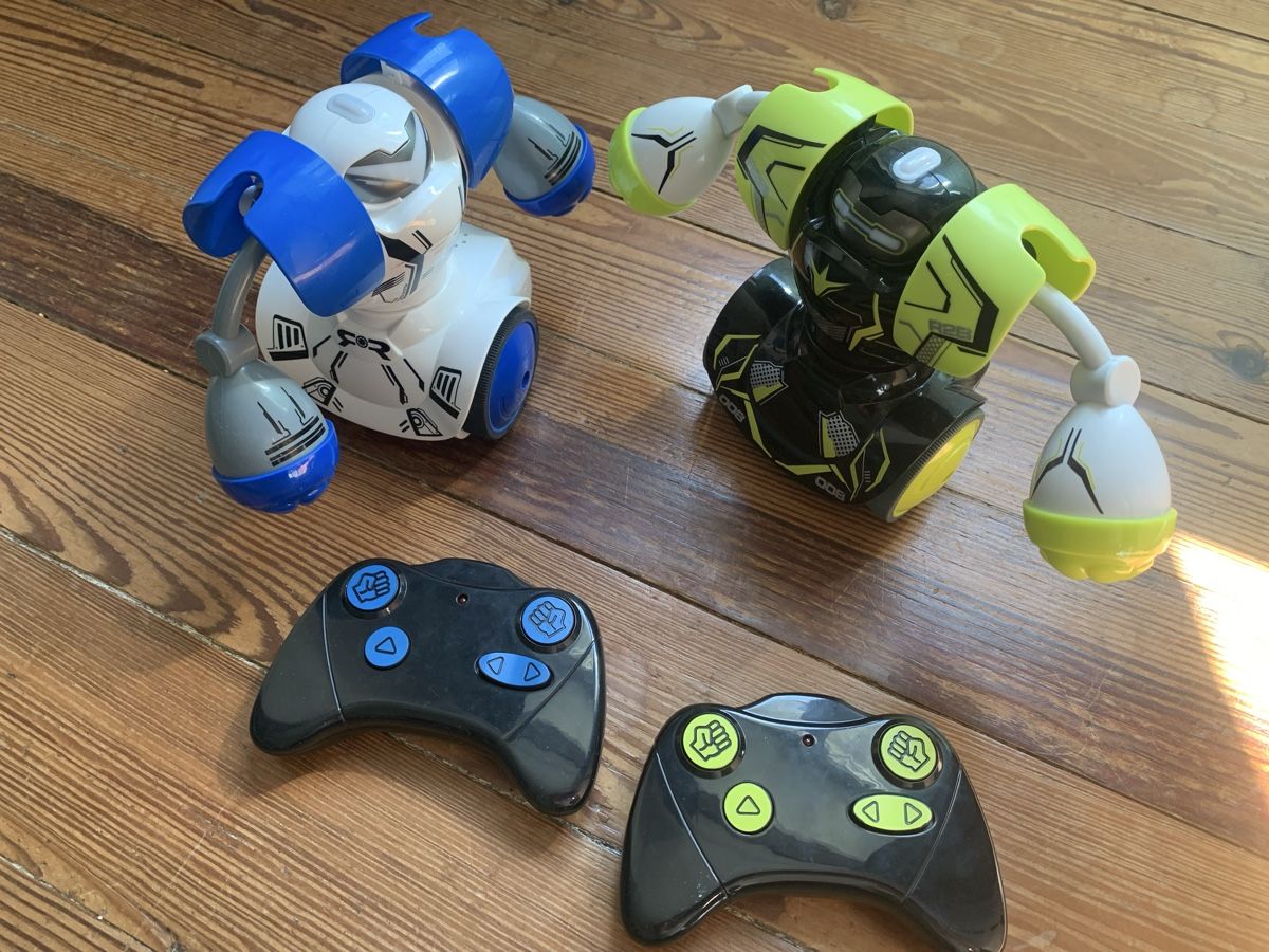 Jouets: Robots télécommandés combats – D'occasion à Montpreveyres par Maleagant 1
