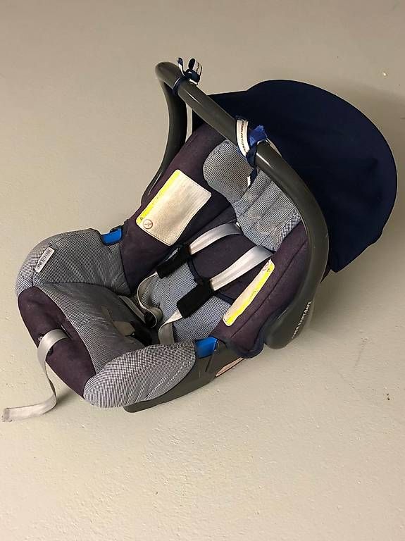 Seggiolini per auto: Römer Auto Babyschale mit Ersatzbezug – Usato da Brugg AG venduto da auttenwe 1
