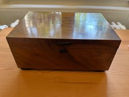 Schöne antike Holzkiste/Dokumentenbox