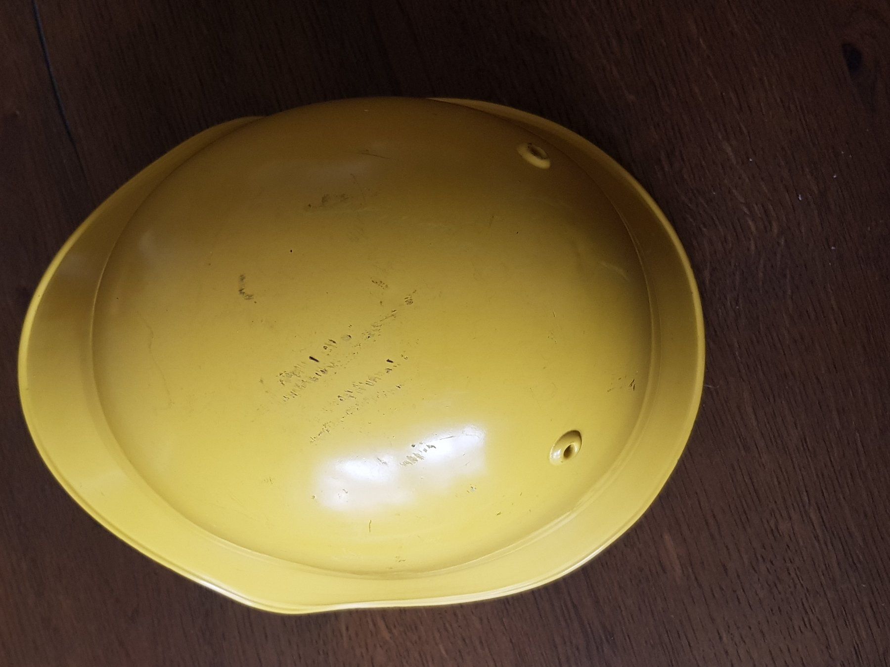Uniformi & Effetti personali: Zivilschutz Helm – Usato da Pieterlen venduto da Dyui 1