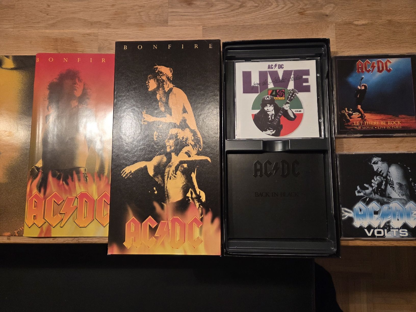CD: AC/DC Bonfire Collection Box, 4 CD's – Usato da Kägiswil venduto da pro_hm55