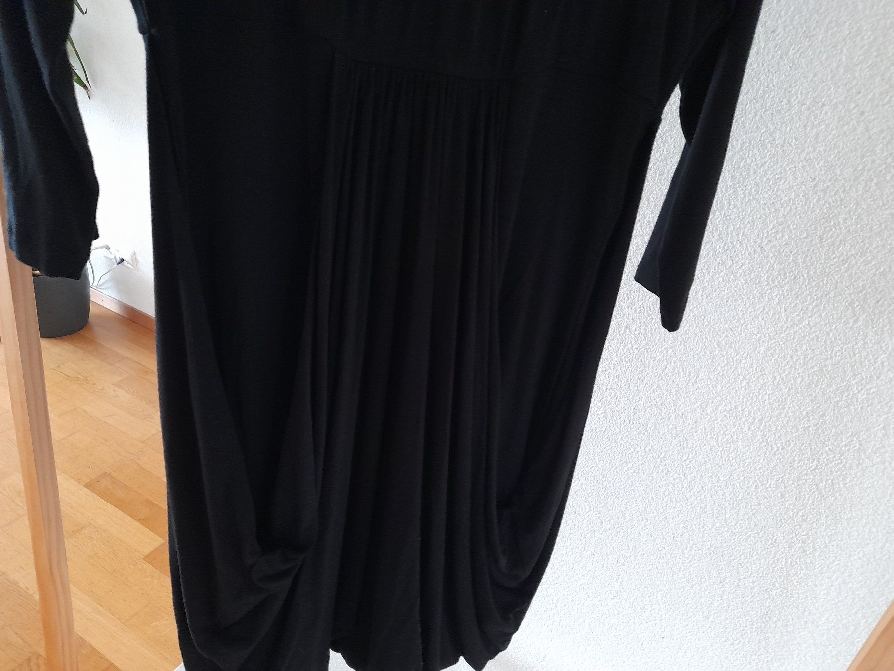 Kleider: robe noire – Gebraucht aus Mont-sur-Lausanne von Pioutch 1
