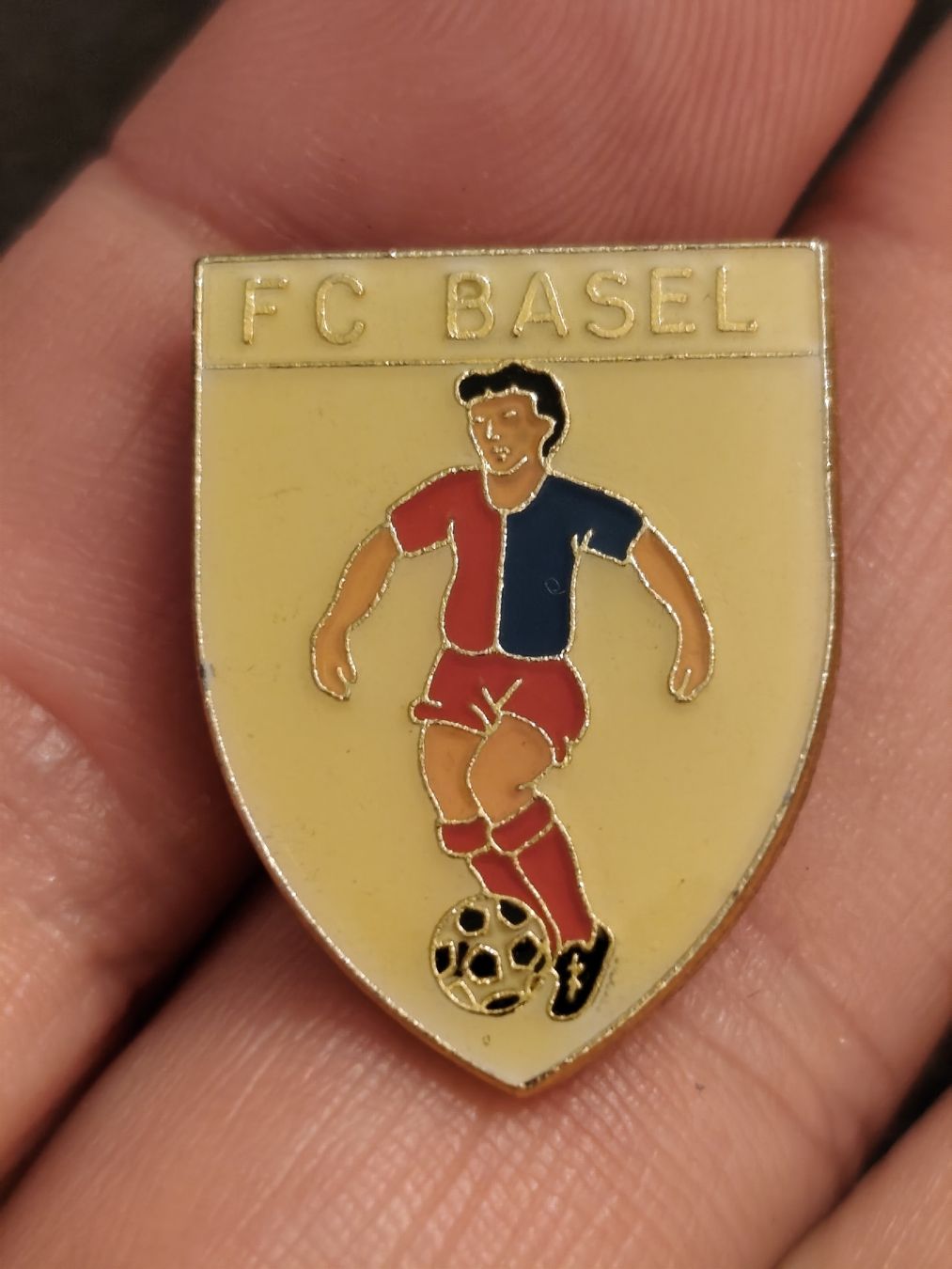 FC Basel Placchette & Badge: Ancien pins FC Basel – Usato da Moléson-s-Gruyères venduto da Greg2707