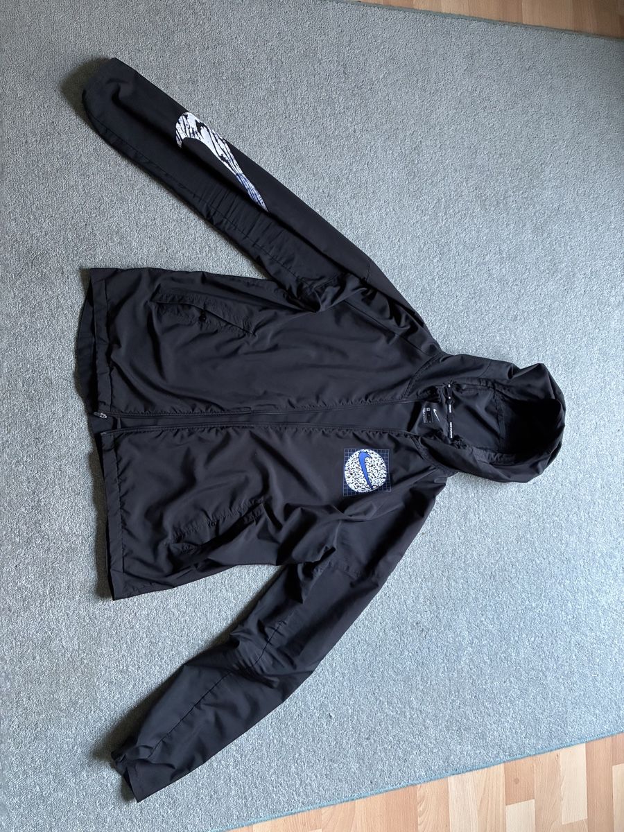 Nike Jacken: Nike black running jacket size M – Gebraucht aus Basel von gvi_6txz