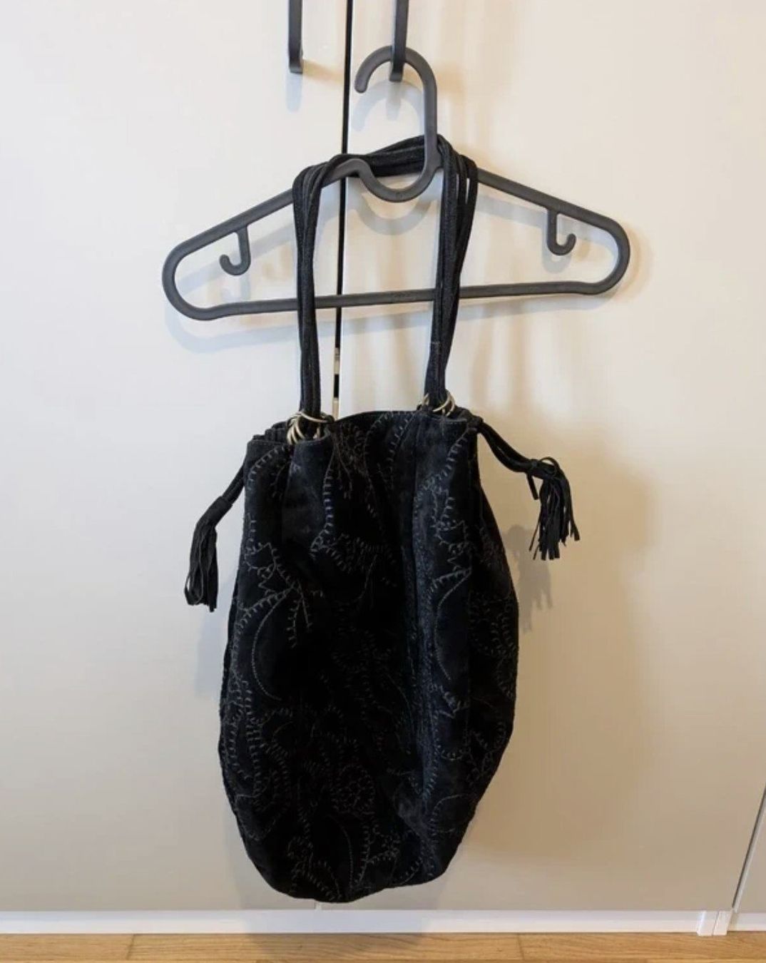Prada Taschen für Damen: Prada Bucketbag Quasten Schwarz – Gebraucht aus Zug von Katenths