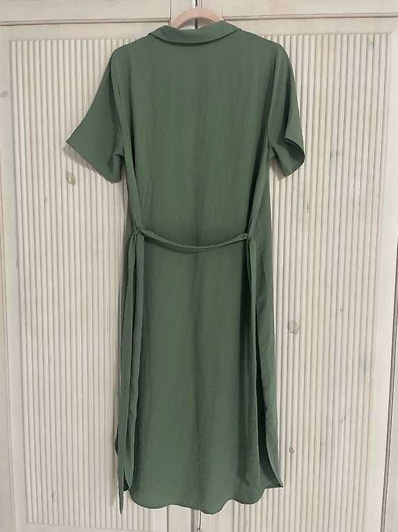 Vestiti: Midi dress M – Usato da Itingen venduto da alexasoldie 2