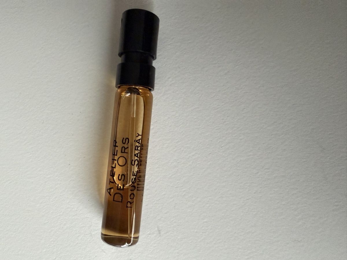Profumi & Eau de Toilette: Atelier des Ors Rouge Saray Probefläschchen 2ml – Nuovo (secondo la descrizione) da Meierskappel venduto da Philium 1