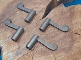 4 antike Fenster Vorreiber, Ü x L: 2.4cm / 5.8cm (4173#FBS2)