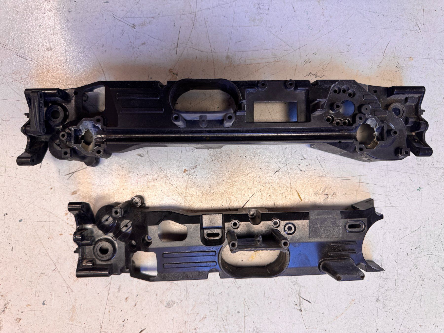 Toutes les pièces auto: Tamiya-Chassis – D'occasion à Grüningen par Schwegler0