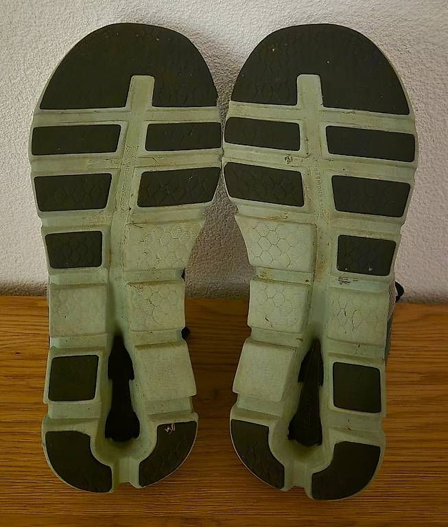 On Chaussures hommes: On Running Cloudrunner gr. 43 – D'occasion à Basel par SwissVault 2