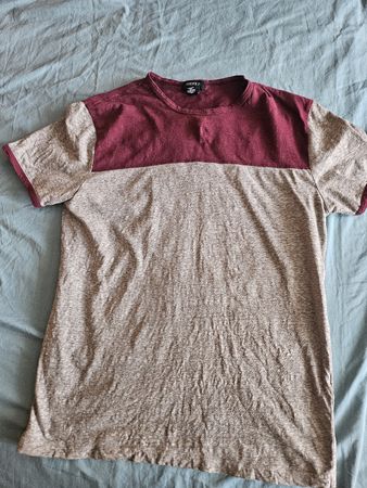 T-shirt Forever 21 homme, taille S, bordeaux et beige!