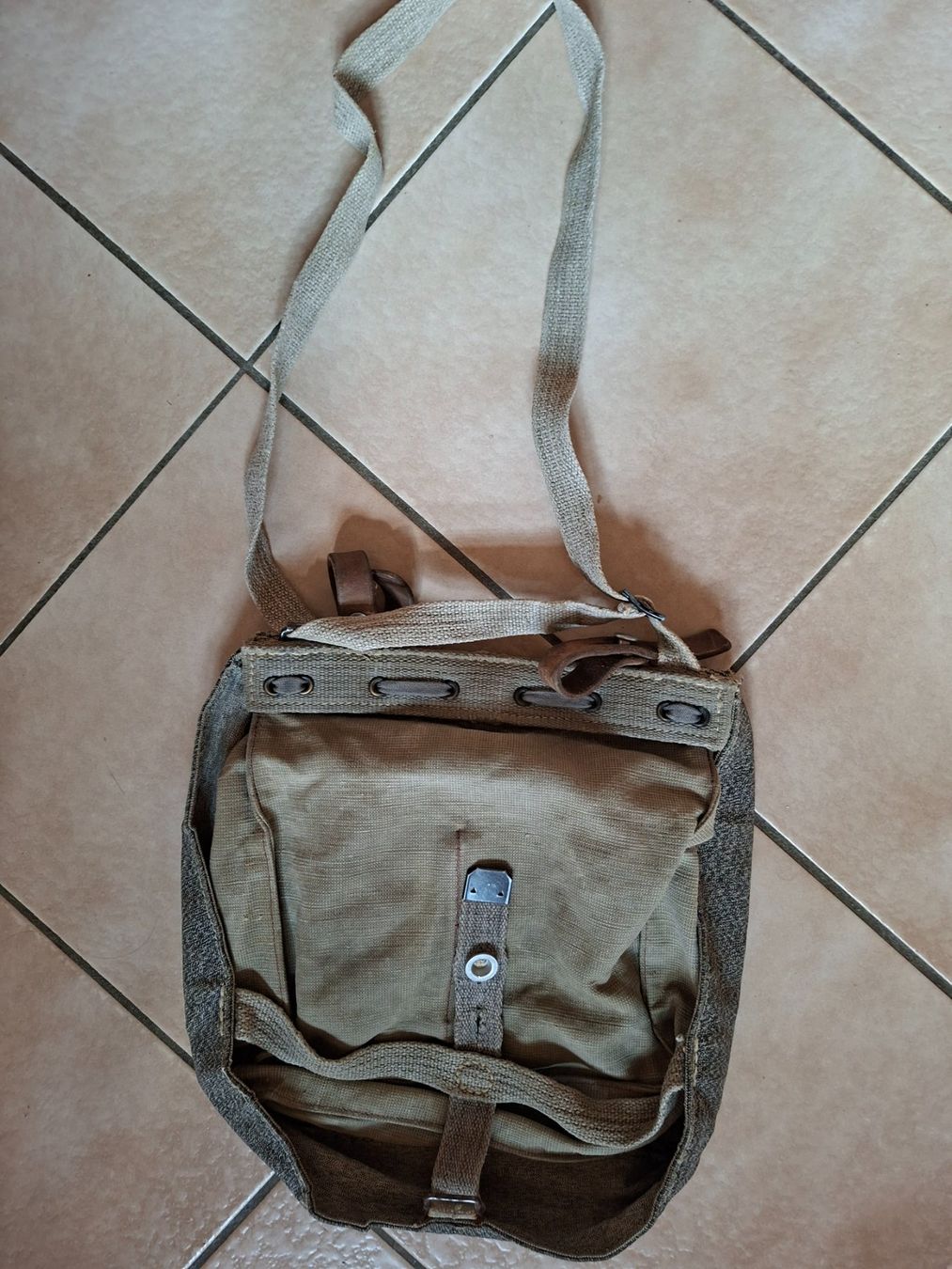 Schweizer Armee Taschen: Antiker Schweizer Armee Militär Brotsack – Gebraucht aus Schwanden Sigrisw von cadieux71 1