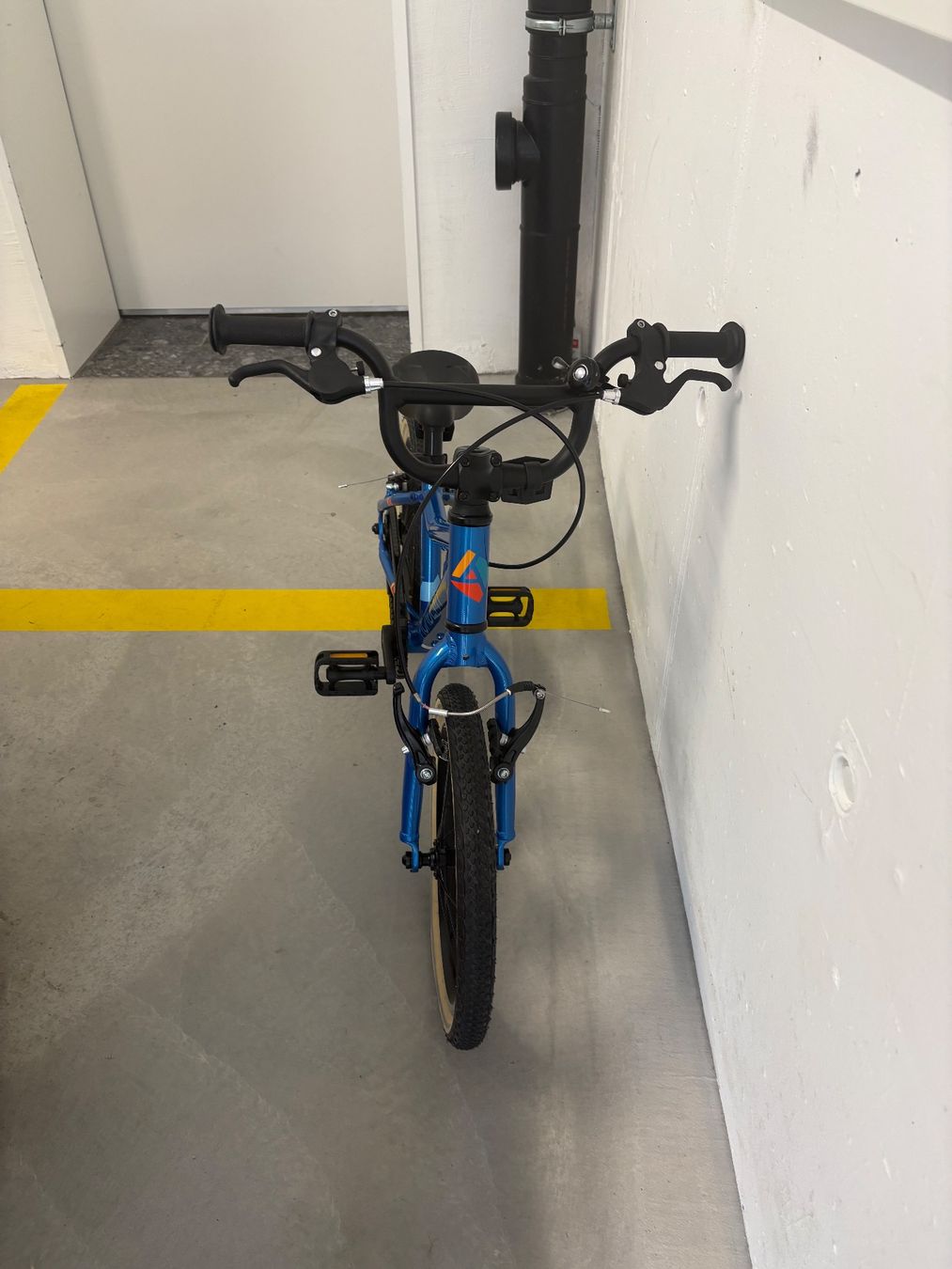 Academy Biciclette: Academy Kinder Velo grade 3 - almost new – Nuovo (secondo la descrizione) da Oberägeri venduto da KseniaSim 1