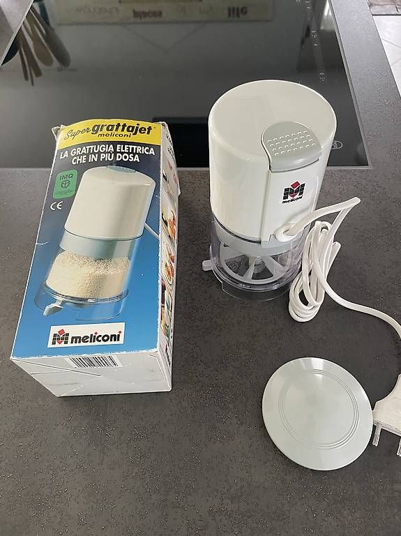 Appareils de cuisine: Käsereibe Elektrisch  – D'occasion à ossingen par franco057