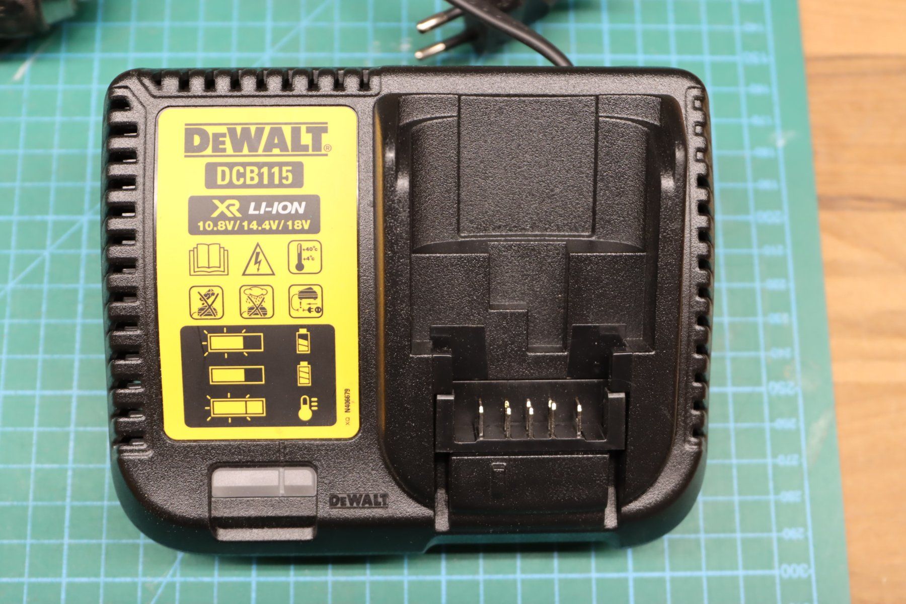 Dewalt Tutti gli attrezzi: DeWalt DCD785 Akkuschrauber Set – Usato da Emmetten venduto da Super008 7