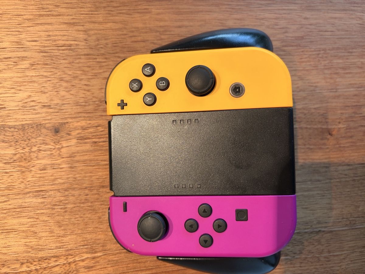 Controller: Nintendo Switch Joy Con Paar mit Halterung – Nuovo (secondo la descrizione) da Widen venduto da Dave18.