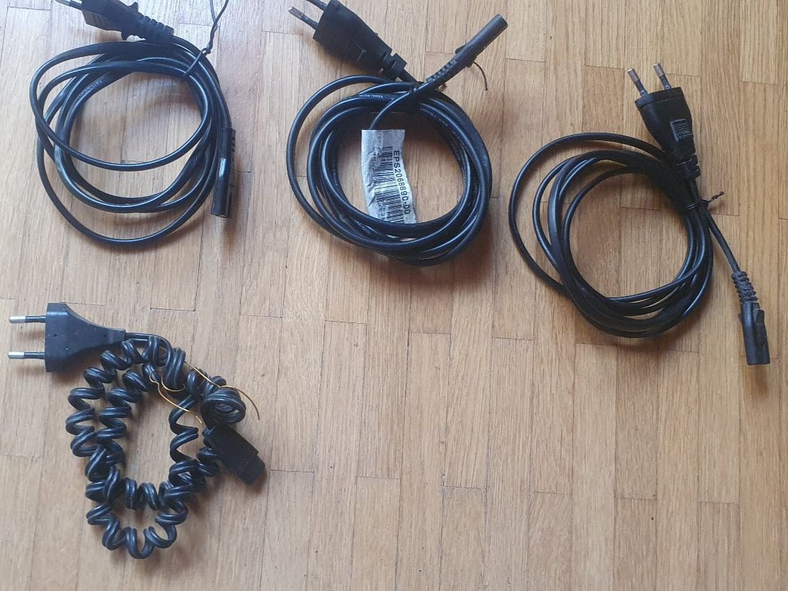 Cavi: Diverse Stromkabel mit Apparatestecker + FlachsteckerCH/D/GB – Usato da Schliern b. Köniz venduto da Evivo 4