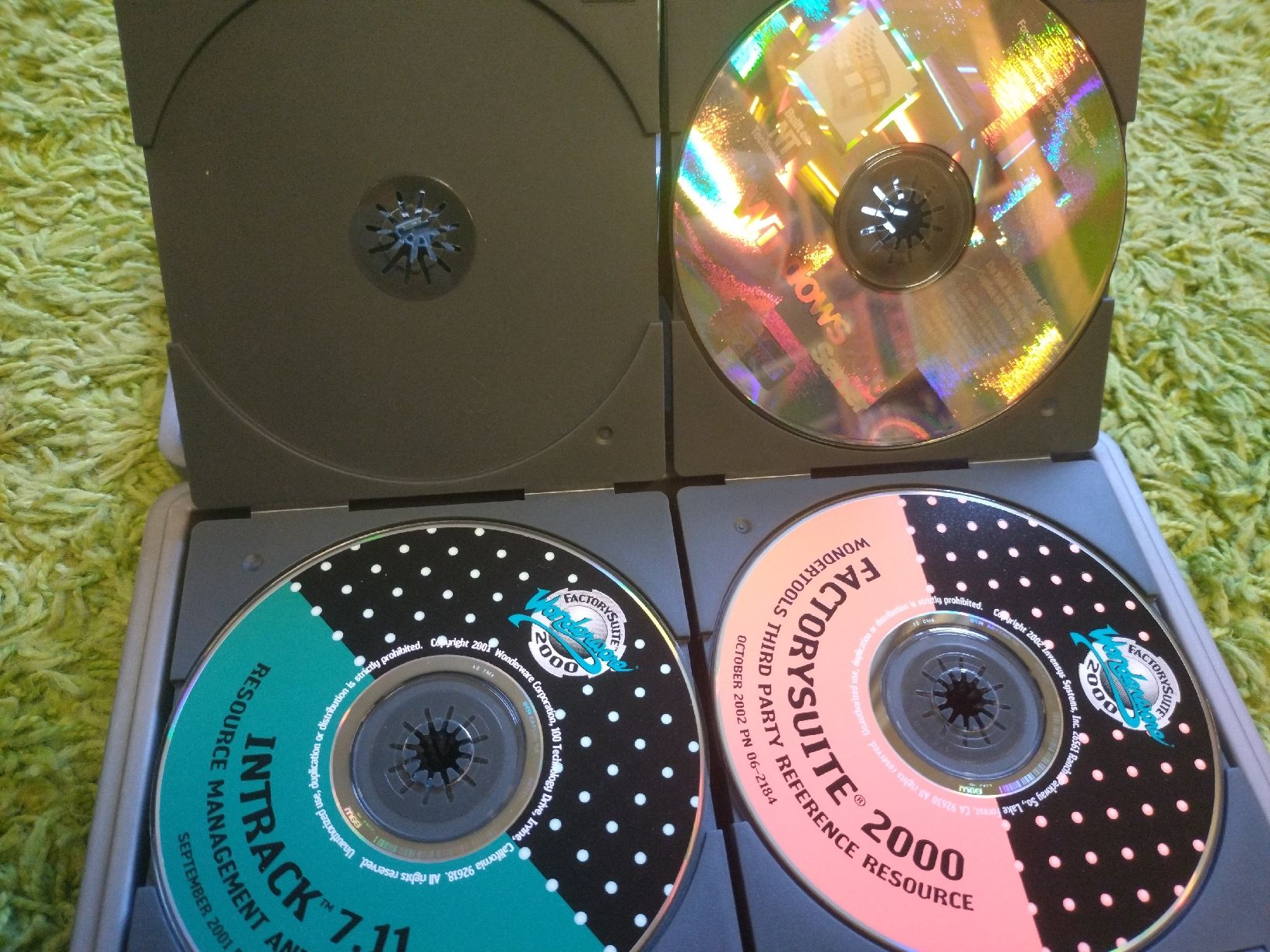 Software: Lot Logiciel Wonderware FactorySuite 2000 CD Windows 2000 – Usato da Farvagny-le-Grand venduto da LaCaverne 2