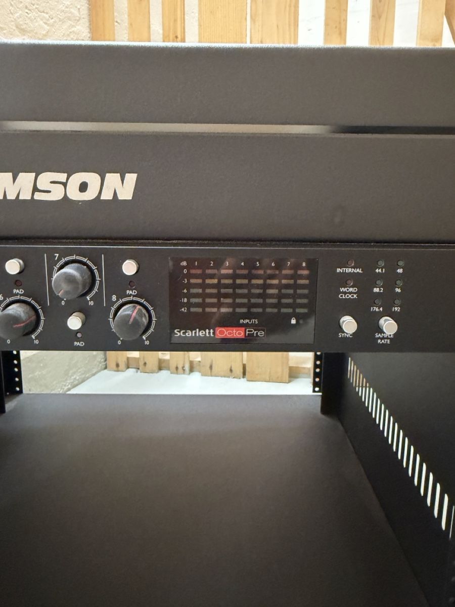 Focusrite Equalizzatori: Focusrite Scarlett OctoPre + Samson Rack – Usato da Basel venduto da LACREMEDELACREME 1