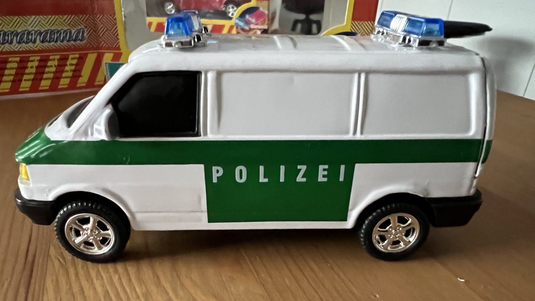 Volkswagen Modellautos: VW T4 Polizei 1/43 Hongwell – Gebraucht aus Meilen von rdv_n7s9
