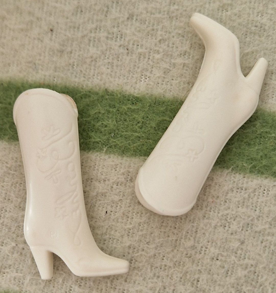 Bambole: bottes pour Barbie – Usato da Couvet venduto da Pioune