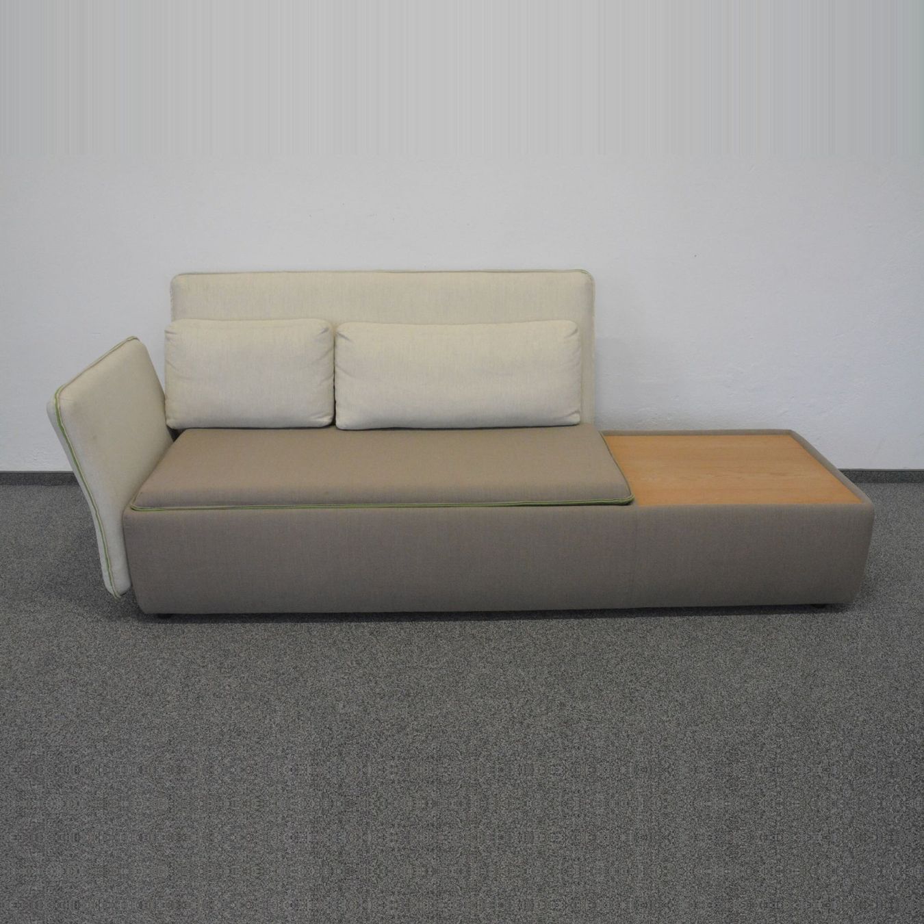 Divani: Casala Palau Stream Lounge Sofa Ablage rechts – Usato da Schönenwerd venduto da mcofficeshop