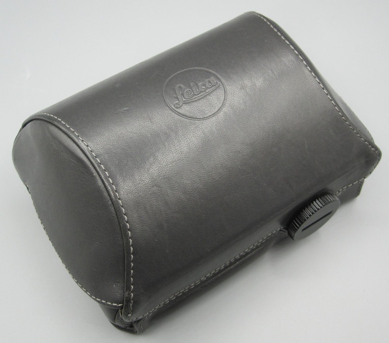 Leica Kamera: Etui caméra LEICA pour X1/X2, cuir gris. Réf. 18710 – Gebraucht aus Nyon von WHTF 1