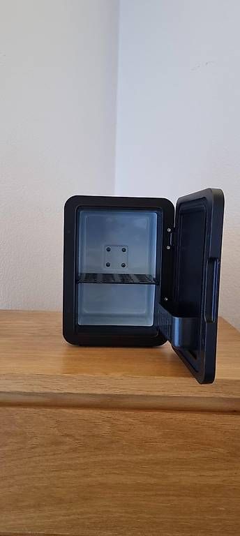 Frigoriferi: Mini-Kühlschrank (4 Liter, Gratisversand) – Usato da Schwerzenbach venduto da Bananacat 1