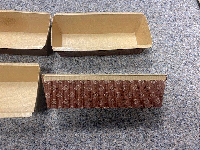 Teglie da forno: 4 Backformen Papier neu unbenutzt 22x6.5cm – Nuovo (secondo la descrizione) da Wängi venduto da Bmo 1