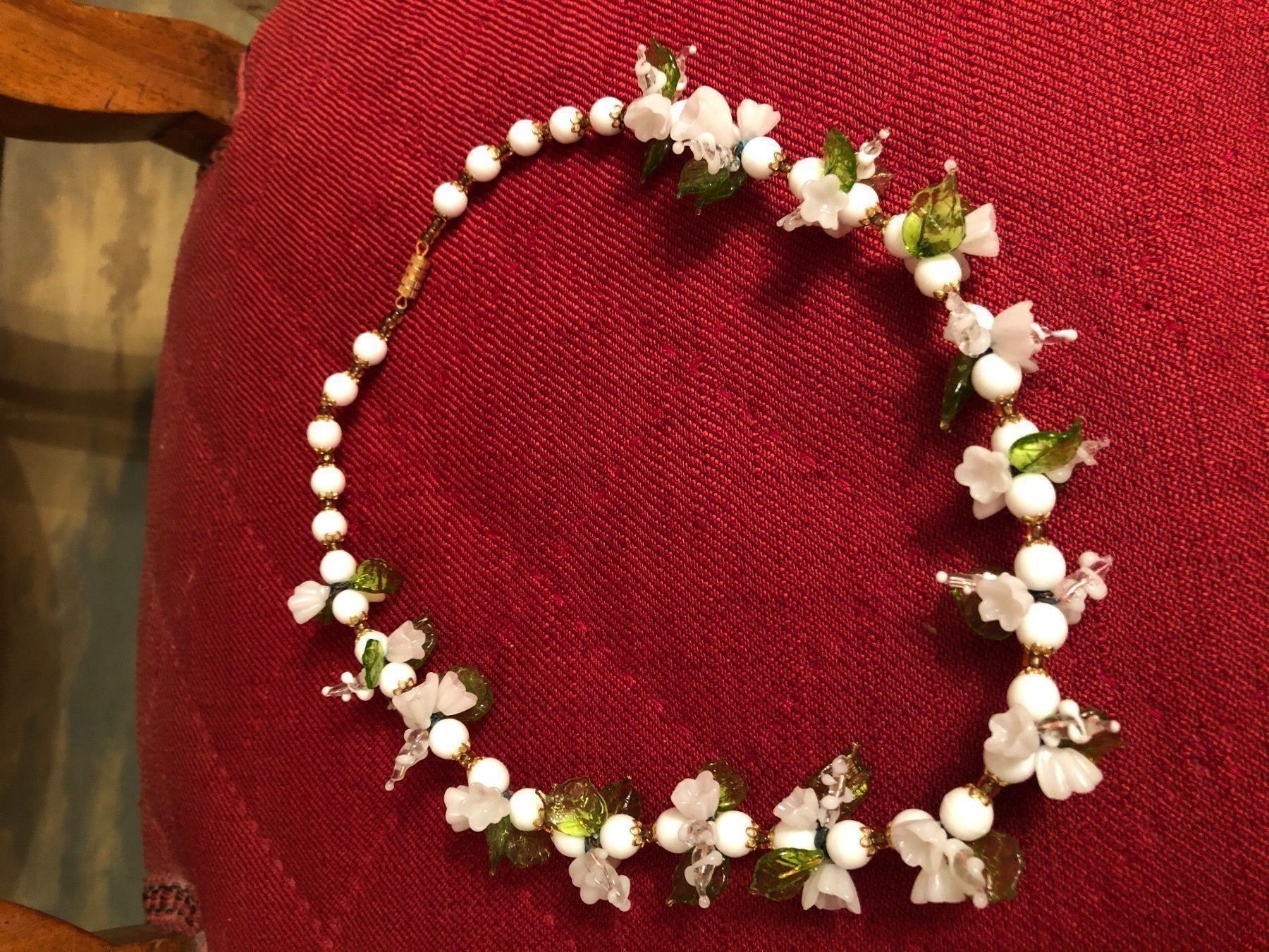 Catenine: GABLONZER GLASBLÜTENCOLLIER.Weissfarben. – Usato da Wald ZH venduto da mlnt 7