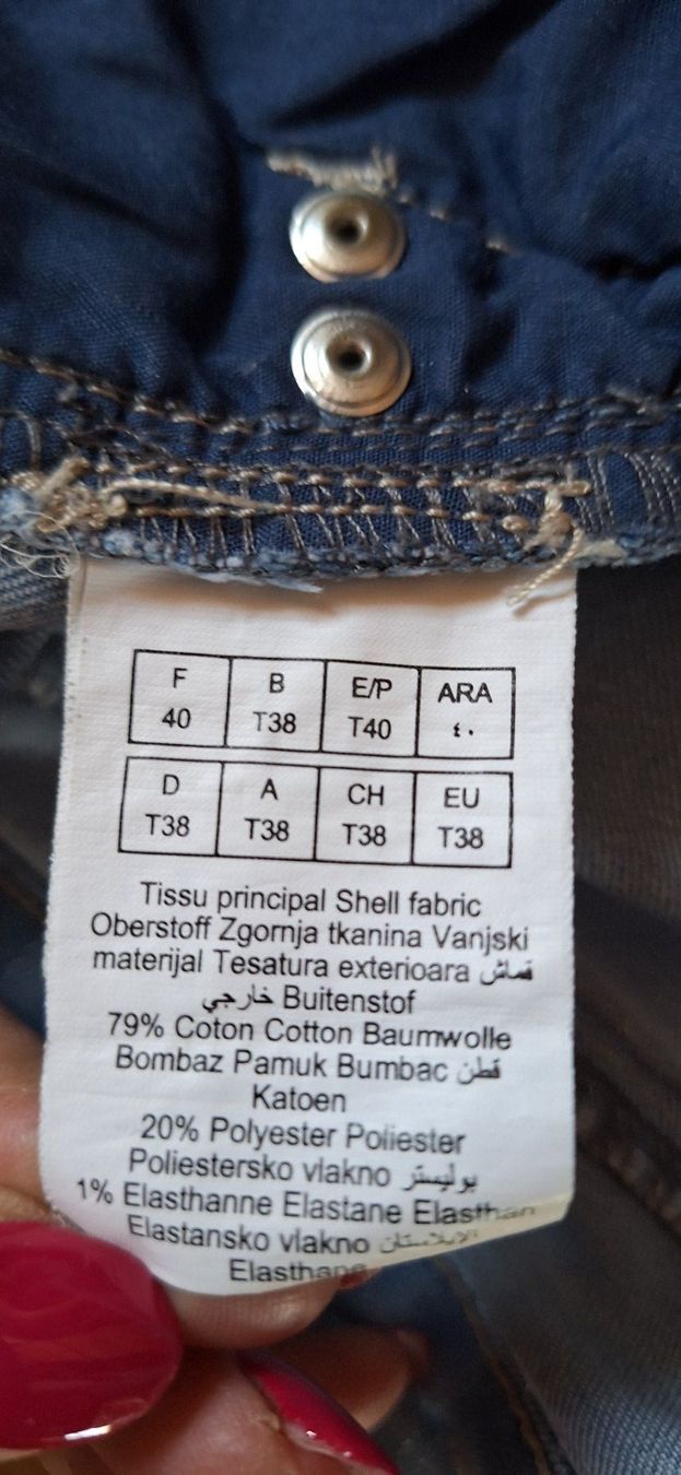 Jeans: Pantacourt / capri, jeans – Neu (gemäss Beschreibung) aus Lussery-Villars von pousinete02 3