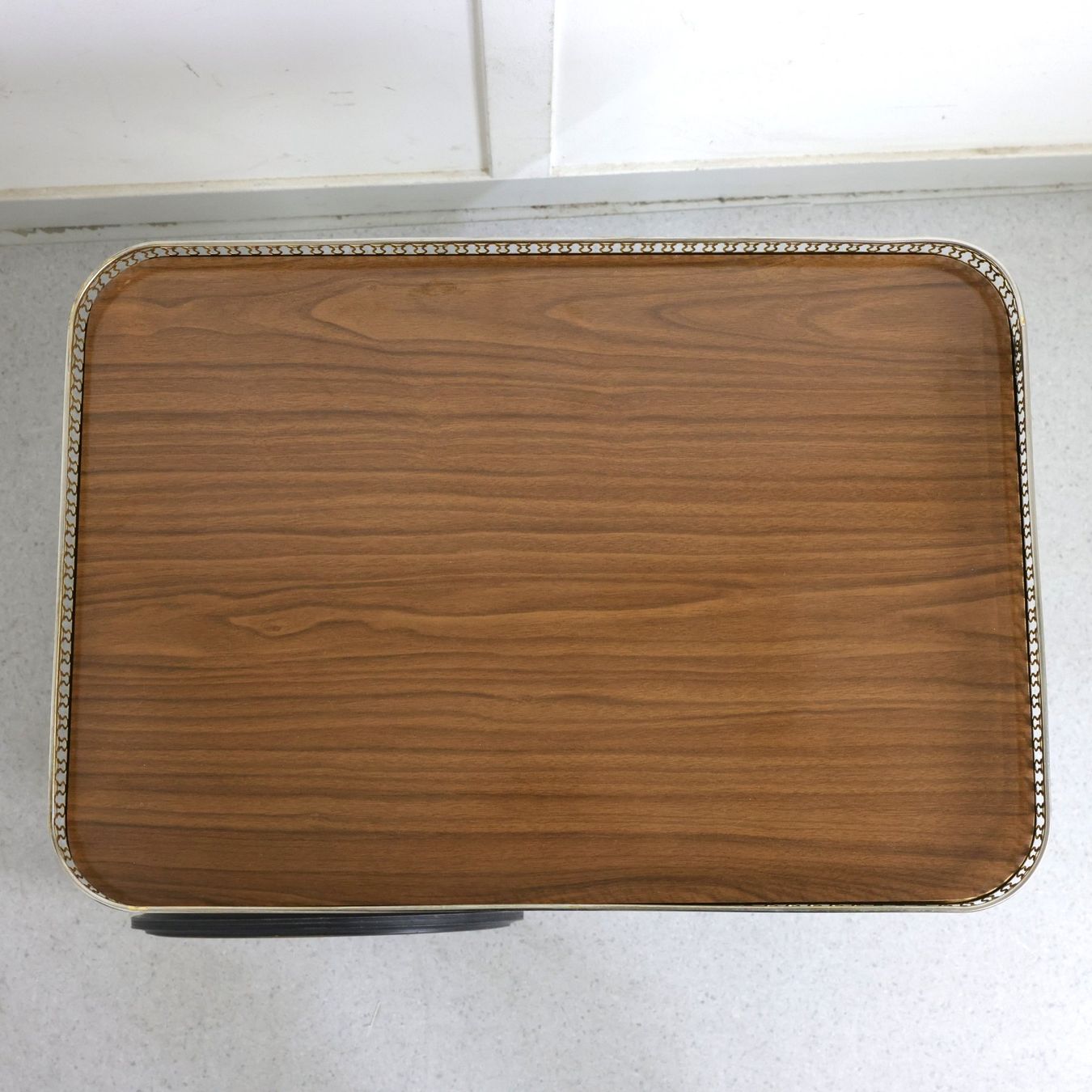 Carrelli di servizio: Vintage-Servierwagen aus Holz und Messing – Usato da Volketswil venduto da brockipfannenstil 1