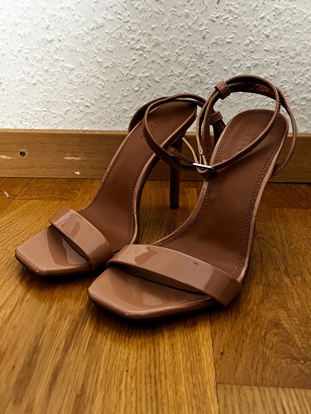 Scarpe da donna: Nude high heels elegant size 37 – Usato da Genève venduto da toandfrom 2
