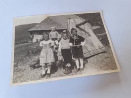 SCHWIIZER CHIND DAZUMAL - mit und ohni TRACHT uf der ALP