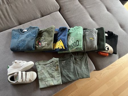 Kleiderpaket- Junge 4-5 Jahre (110) + 3 Paar Schuhe