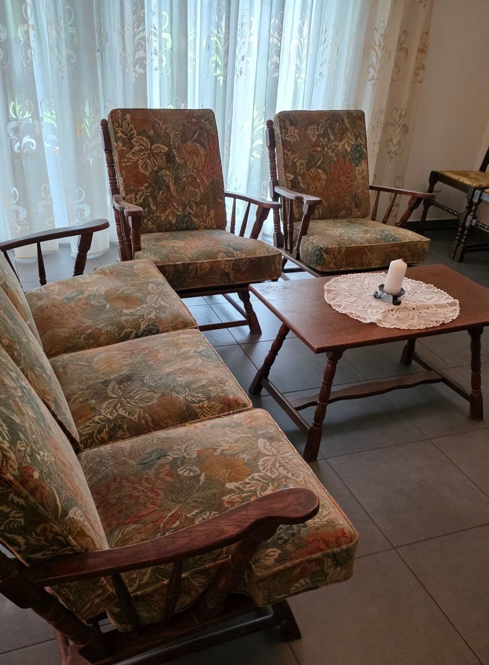 Divani: Vintage-Bijou: Rustikale Sitzgruppe Eiche Massiv 4-teilig – Usato da Flums venduto da Flumsantik