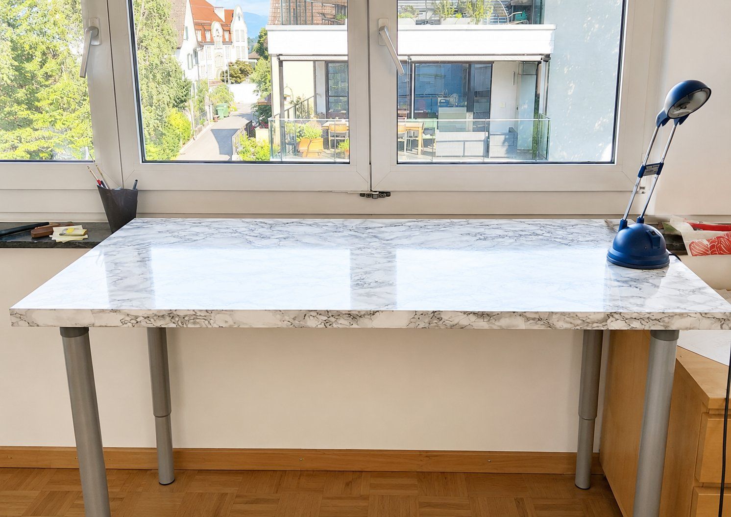 Ikea Tavoli: Hoehenverstellbare IKEA Tisch mit Marmor Optik – Usato da Horgen venduto da zur_jq85