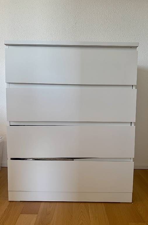 Ikea Cassettiere: MALM Kommode mit 4 Schubladen, weiß, 80x100 cm – Usato da Bern venduto da mon_2lbl