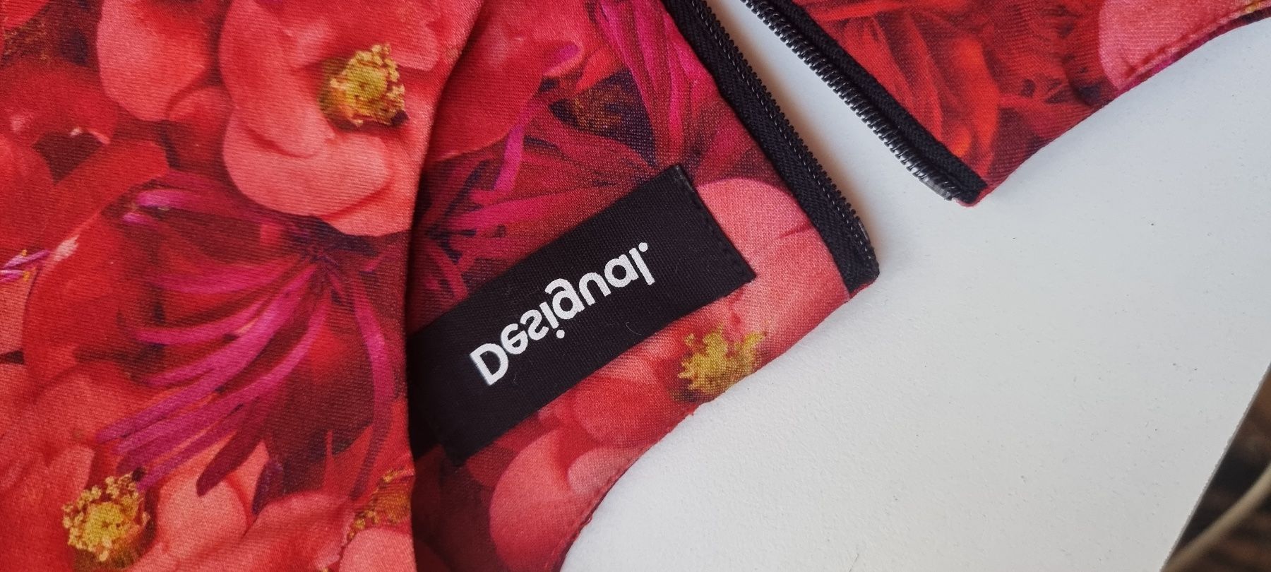 Desigual Vestiti: Desigual Minikleid - rote Rosen – Usato da Zwingen venduto da sinarp2 1